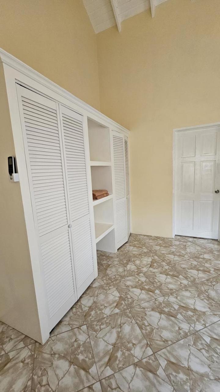 Castle Berry Apartments Kingstown Exterior photo
