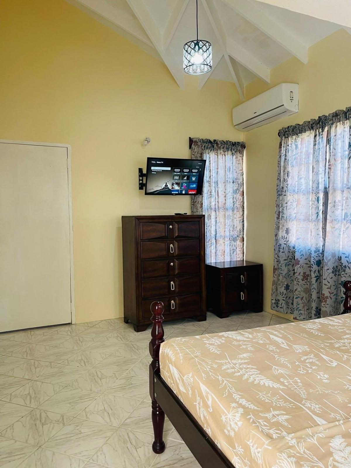 Castle Berry Apartments Kingstown Exterior photo