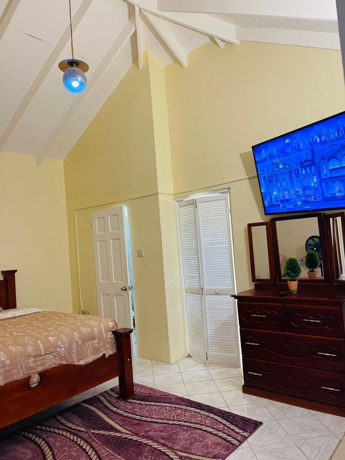 Castle Berry Apartments Kingstown Exterior photo