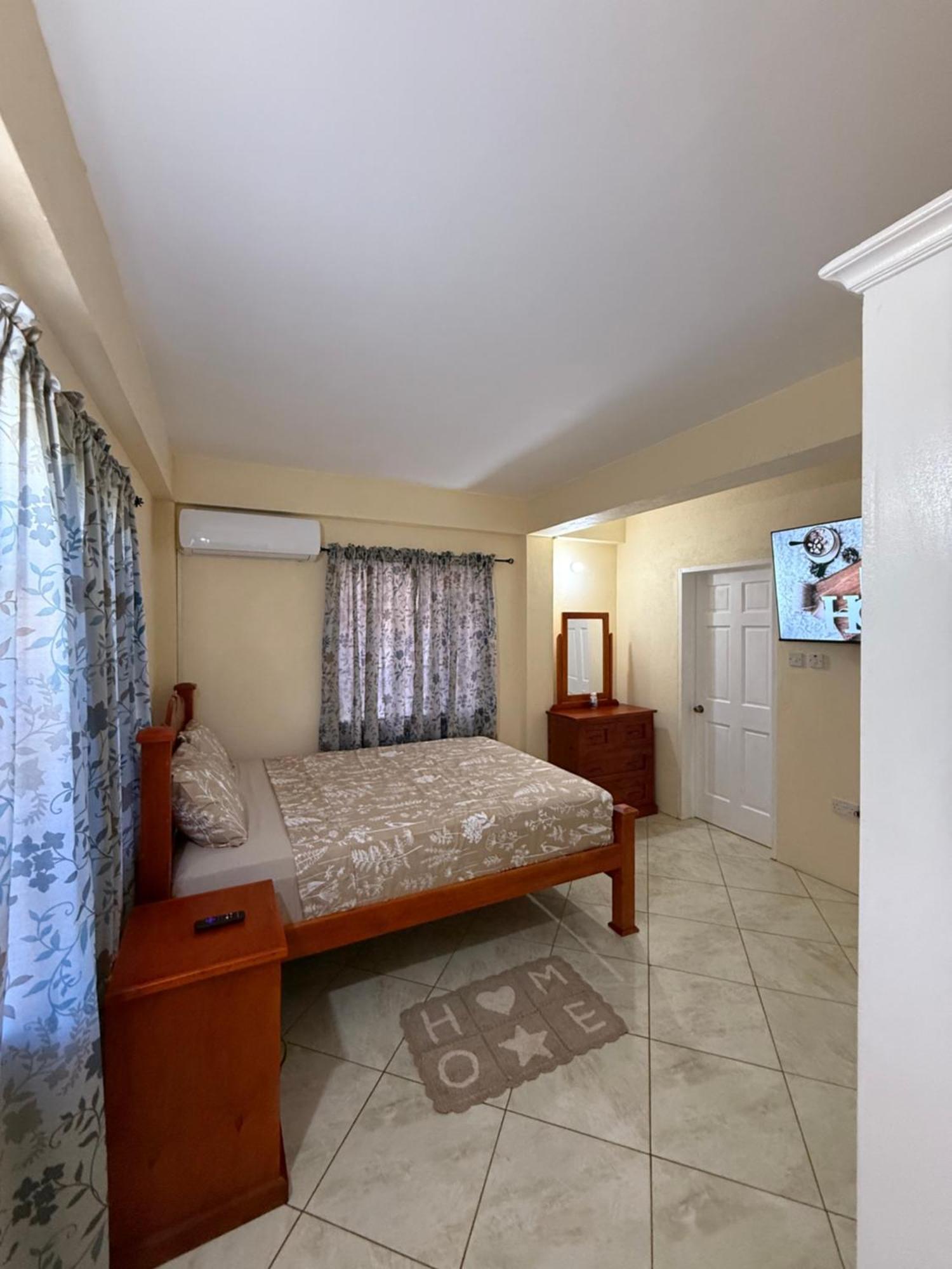Castle Berry Apartments Kingstown Exterior photo