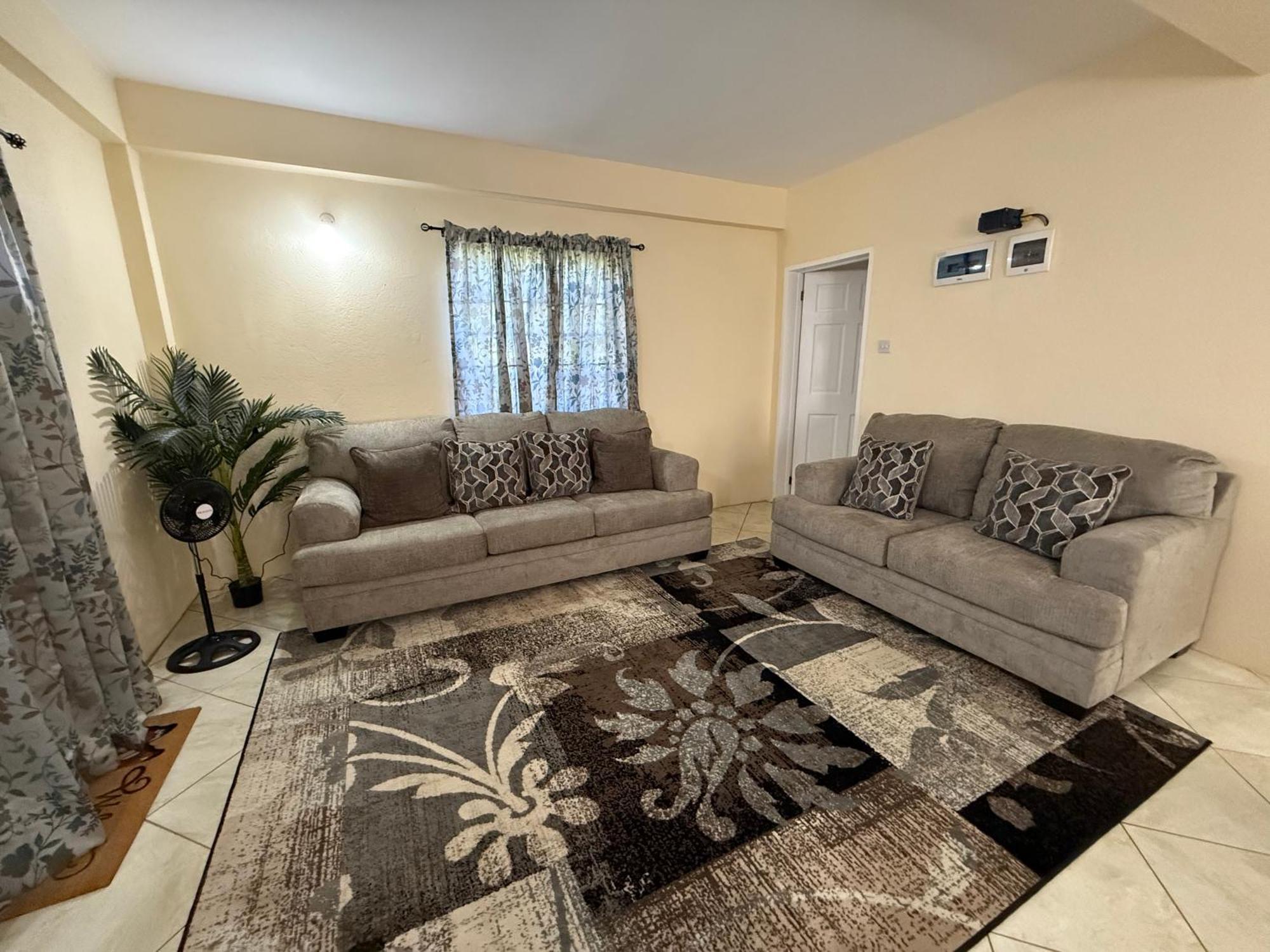 Castle Berry Apartments Kingstown Exterior photo